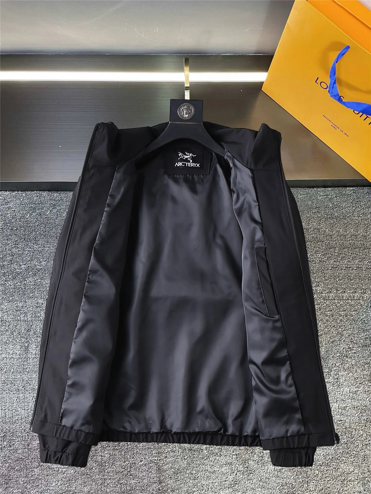 Same Style， ， 2026 New Arrival ，Original Premium Breathable ， ， ， Quality。 ， Sizes：M～3XL